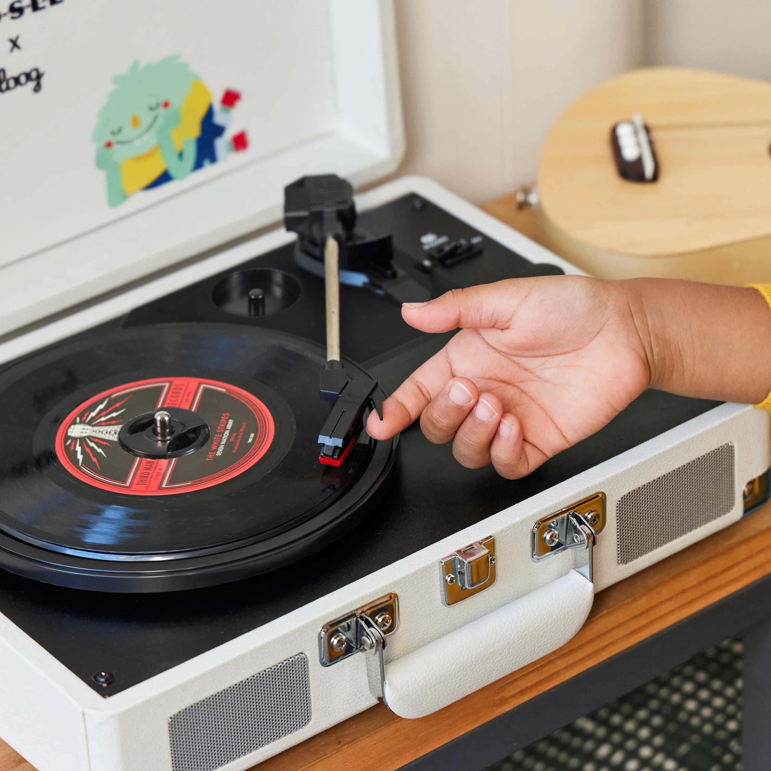 crosley x loog record player - Image 8